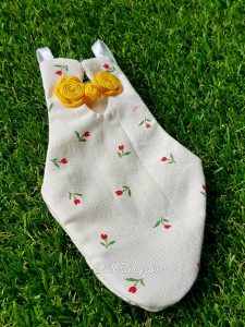 Zaza also has a sweet red tulip flight diaper suit, with a yellow rose Oriental knot.